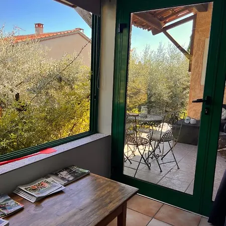 Halte En Provence Gasthof Peyruis